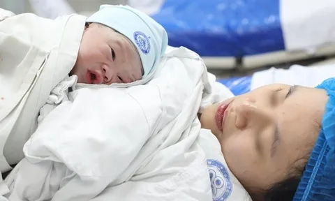 Chồng ép buộc vợ sinh con sẽ bị xử phạt thế nào?