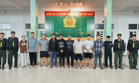 Công an bắt giữ Trần Quốc Phong và 10 người khác, thu giữ nhiều giấy tờ liên quan