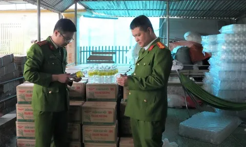Bắt giữ Lê Thị Lộc chuyên sản xuất giấm giả: Trong nửa năm cung cấp khoảng 60.000 chai giấm chứa toàn axit acetic công nghiệp ra thị trường