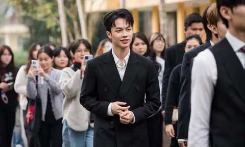 Hàng trăm khán giả Hà Nội vây kín dàn Tân binh toàn năng trước thềm concert 50.000 người