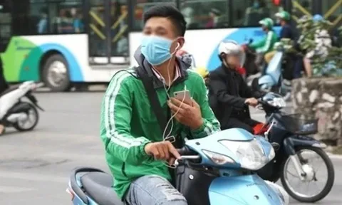 Đi xe máy mà "vô tư" làm điều này có thể bị xử phạt đến 14 triệu đồng