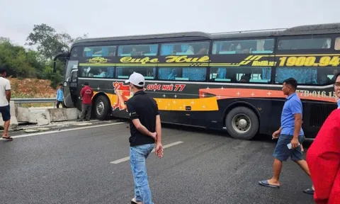 2 vụ tai nạn khiến đường cao tốc từ TPHCM ra miền Trung bị ùn tắc