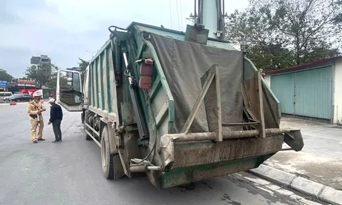 Để biển số bám bẩn, tài xế xe rác bị phạt 23 triệu đồng
