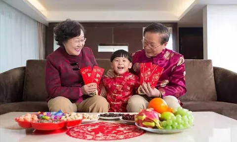 Con trai bị hỏi "Thích ăn Tết ở nhà bà nội hay bà ngoại?": Bà mẹ gợi ý 3 cách trả lời EQ cao, lại được lòng đôi bên