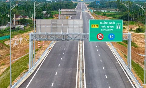 Cận cảnh cao tốc hơn 20.000 tỷ bất ngờ tạm dừng thông xe trong dịp Tết