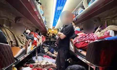 Kỷ lục: Xe khách bị phạt gần 300 triệu đồng ngày cận Tết và khung cảnh 'không thể tưởng tượng' bên trong