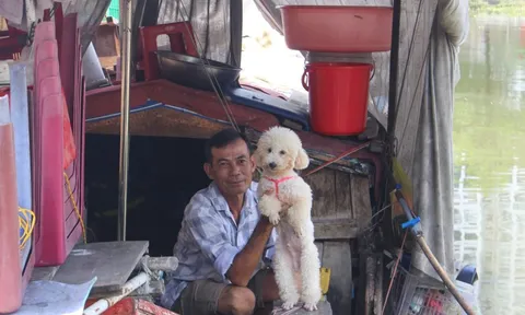 Những mùa xuân "neo" trên dòng Kênh Tẻ