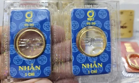 Mua vàng nhẫn 2 chỉ về lì xì bố mẹ, tôi chợt thấm thía 1 điều