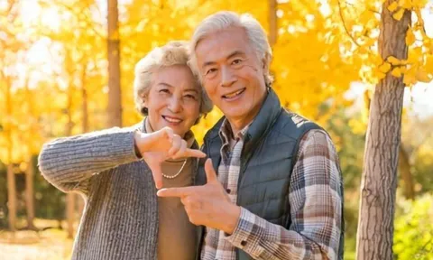 Vợ chồng cùng nghỉ hưu, nhưng tôi chọn nghỉ ngơi tận hưởng cuộc sống, vợ tiếp tục đi làm thêm để lo cho tương lai