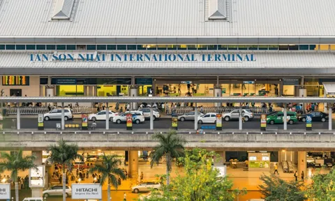 Mùng 5 Tết, sân bay Tân Sơn Nhất tiếp tục đón lượng khách kỷ lục