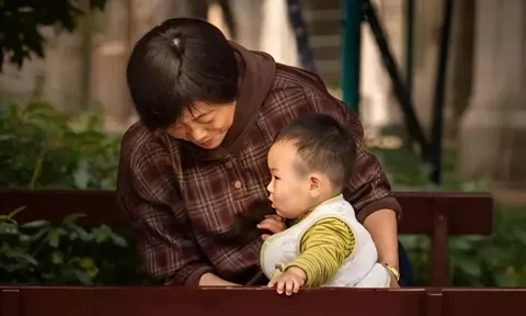 May mắn lớn nhất của cha mẹ là được 4 kiểu ông bà sau phụ giúp chăm sóc con cái: Trẻ lớn lên kiểu gì cũng thông minh, khéo léo!