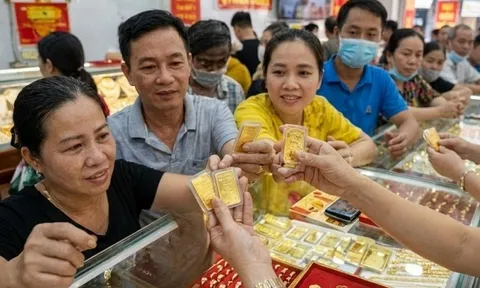 Không phải ai cũng cần chen chân sắm vàng mùng 10 tháng Giêng, nhưng nhóm người này mua một chút ắt rước lộc vào nhà