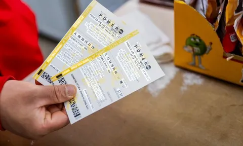 Tài xế xe buýt trúng độc đắc 18 triệu USD: "Giá như tôi chưa từng trúng số"