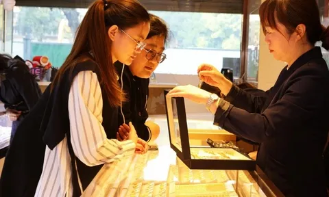 Người phụ nữ chi 2,3 tỷ đồng mua vàng, lãi đậm 414 triệu đồng trong 23 ngày nhưng thừa nhận: “Trúng lớn vẫn bất an, mất ăn mất ngủ”