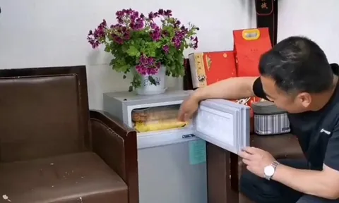Phát hiện loạt cọc tiền, trang sức vàng trị giá gần 190 triệu đồng trong chiếc tủ lạnh