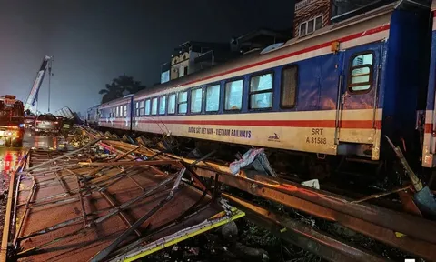 Thông tin mới nhất vụ tàu hoả đâm nát đầu xe tải làm tài xế ô tô chết tại chỗ