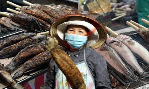 Một tuyến đường ở TP.HCM đỏ lửa suốt đêm trước ngày vía Thần Tài