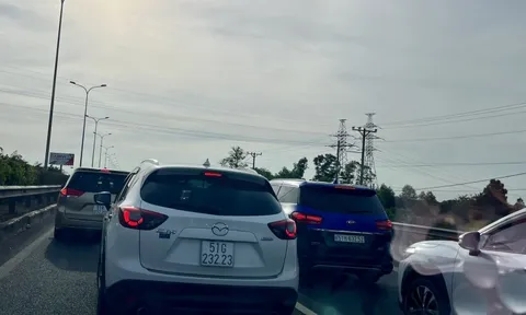 Làm gì để giảm ùn tắc giao thông? (*): Siết chế tài, phủ công nghệ