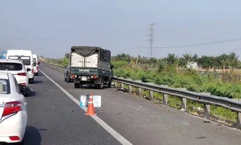 Các trường hợp nào được đỗ xe trên cao tốc, đặt cảnh báo sao cho đúng? Cục CSGT giải đáp