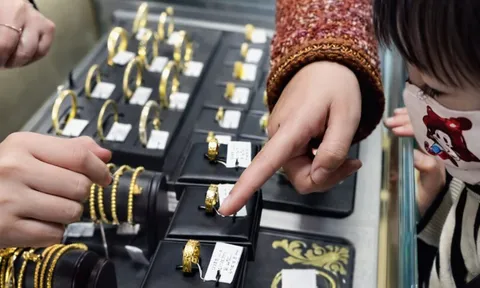 Bé gái 11 tuổi trộm vàng của nhà đi bán được 60 triệu, gia đình yêu cầu hoàn trả thì cửa hàng cho biết: "Đã nấu chảy một phần"