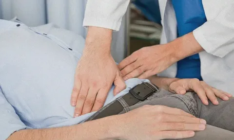 Không rượu bia, không thuốc lá, người đàn ông 44 tuổi vẫn mắc ung thư gan: Bác sĩ chỉ điểm 1 thói quen nhiều người đang chủ quan