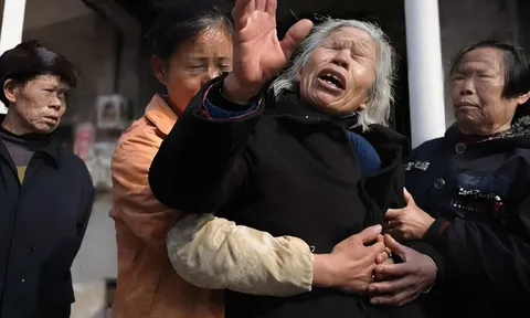 Trúng số 114,2 tỷ đồng, bố mẹ yêu cầu "chia đôi": Người đàn ông đặt 3 tập hồ sơ xuống bàn và cái kết khiến cả nhà im lặng