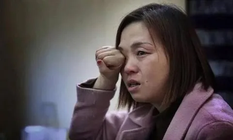 12 năm sau khi trượt cao đẳng, người phụ nữ đến ngân hàng làm thẻ tín dụng thì được thông báo: “Hồ sơ ở đây ghi chị đã tốt nghiệp”