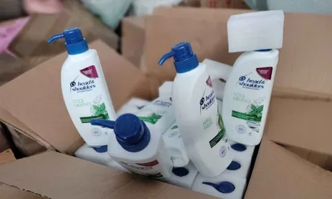 Đột kích một nhà kho, phát hiện hơn 223.000 chai dầu gội đầu, kem đánh răng giả trị giá 52 tỷ đồng