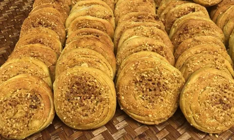 Khám phá 6 món ăn lề đường "đỉnh nóc" khiến dân bản địa mê mẩn ở Tứ Xuyên, món số 6 giống hệt bánh mì phá lấu Việt Nam!