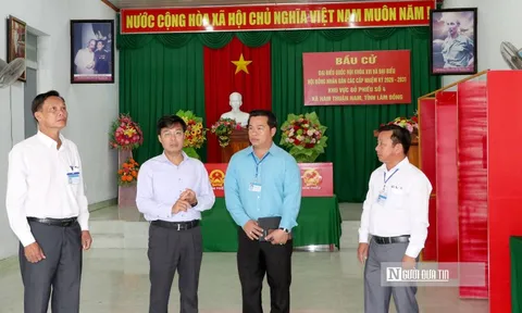 Phó Chủ tịch UBND tỉnh Đinh Văn Tuấn kiểm tra công tác chuẩn bị bầu cử tại các địa phương