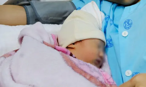 Thai phụ bị sốc phản vệ sau khi ăn ốc, ca mổ khẩn cứu 2 mẹ con