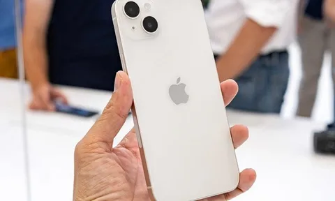 Chiếc iPhone giá rẻ, màn hình lớn, pin "trâu" hấp dẫn hơn iPhone 17e