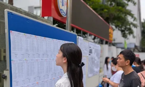 Đề xuất bắt buộc học hết THPT để giảm căng thẳng thi lớp 10