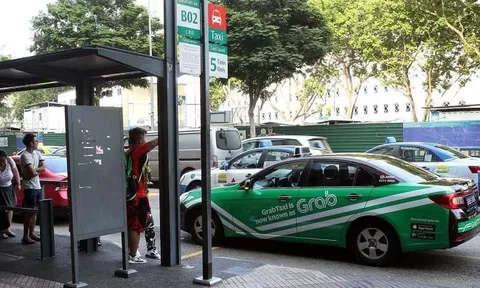 Mất gần nửa doanh thu cho mỗi cuốc xe do giá xăng tăng mạnh: Tài xế Grab nói nếu không tăng giá dịch vụ sẽ phải bỏ nghề