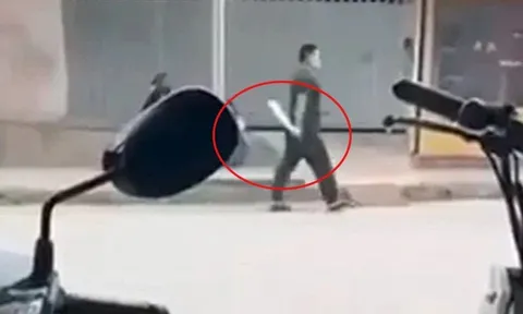 Danh tính đối tượng chém người ở quán cafe rồi cầm hung khí đi "dạo phố", nạn nhân bị thương nặng