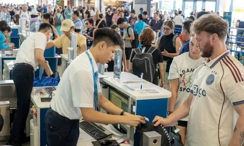 Giá vé máy bay trước áp lực nhiên liệu: Không dồn hết gánh nặng lên hành khách