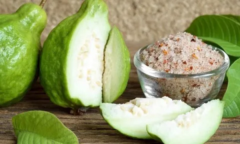 Nhiều người chỉ xem ổi là trái cây ăn vặt, nhưng lợi ích sức khỏe của nó lại đáng ngạc nhiên