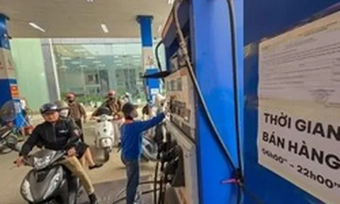 Một trường học ở TPHCM hỗ trợ phụ cấp xăng xe cho giảng viên