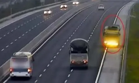 Kiểm tra bất ngờ chiếc ô tô trên cao tốc, phát hiện gần 250 triệu đồng vương vãi khắp nơi, cảnh sát truy vết đầu mối quan trọng