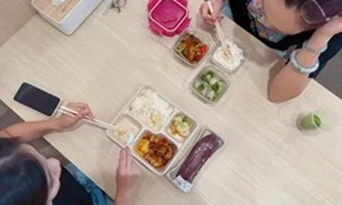 Hàng quán tăng giá, dân văn phòng rủ nhau thành lập 'hội cơm nhà'