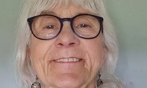 Người phụ nữ không bao giờ biết đau