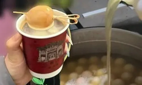 Tranh cãi món cà phê trứng luộc bằng nước tiểu bé trai bán 107.000 đồng/cốc