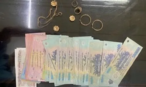 Phát hiện 78 tờ tiền có mệnh giá từ 2.000 - 500.000 đồng trong chiếc túi bỏ quên trên chuyến tàu Bắc - Nam