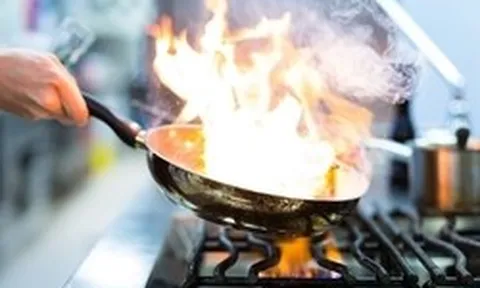 Công an cảnh báo tất cả người dân nấu ăn khi tại nhà: Hiểm họa tiềm ẩn khi sử dụng dầu mỡ