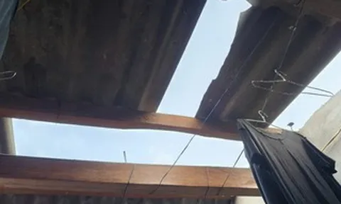 Mưa kèm dông lốc tàn phá hơn 800 ngôi nhà ở Lào Cai, Lai Châu, Điện Biên