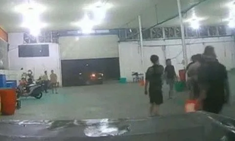 CLIP: Kinh hoàng cảnh rượt đuổi, hành hung dã man thương lái mua sầu riêng