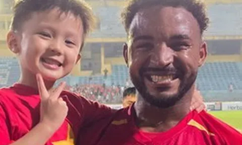 Vì sao vợ Duy Mạnh lại "xin vía" cho quý tử tóc xoăn giống Xuân Son?