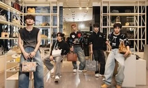 Dàn trai xinh gái đẹp không ngừng chinh phục những giới hạn phong cách bằng các trang phục của Marc Jacobs