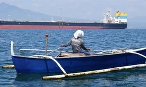 Chỉ còn xăng đủ dùng trong 45 ngày, quốc gia láng giềng Việt Nam lập tức tìm đến 'cứu tinh' Nga, nhập khẩu gần 2,5 triệu thùng dầu