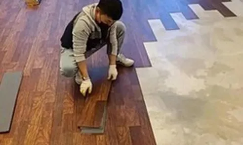 Thợ xây 30 năm cảnh báo: Đừng lát sàn gỗ trực tiếp lên gạch men nếu không muốn tốn thêm hàng chục triệu sửa lại